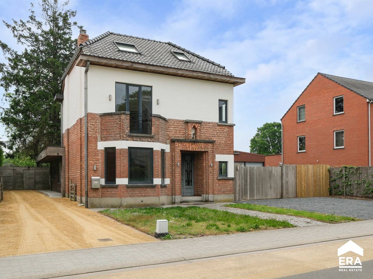 Huis te koop in Hechtel-Eksel met 7 slaapkamers